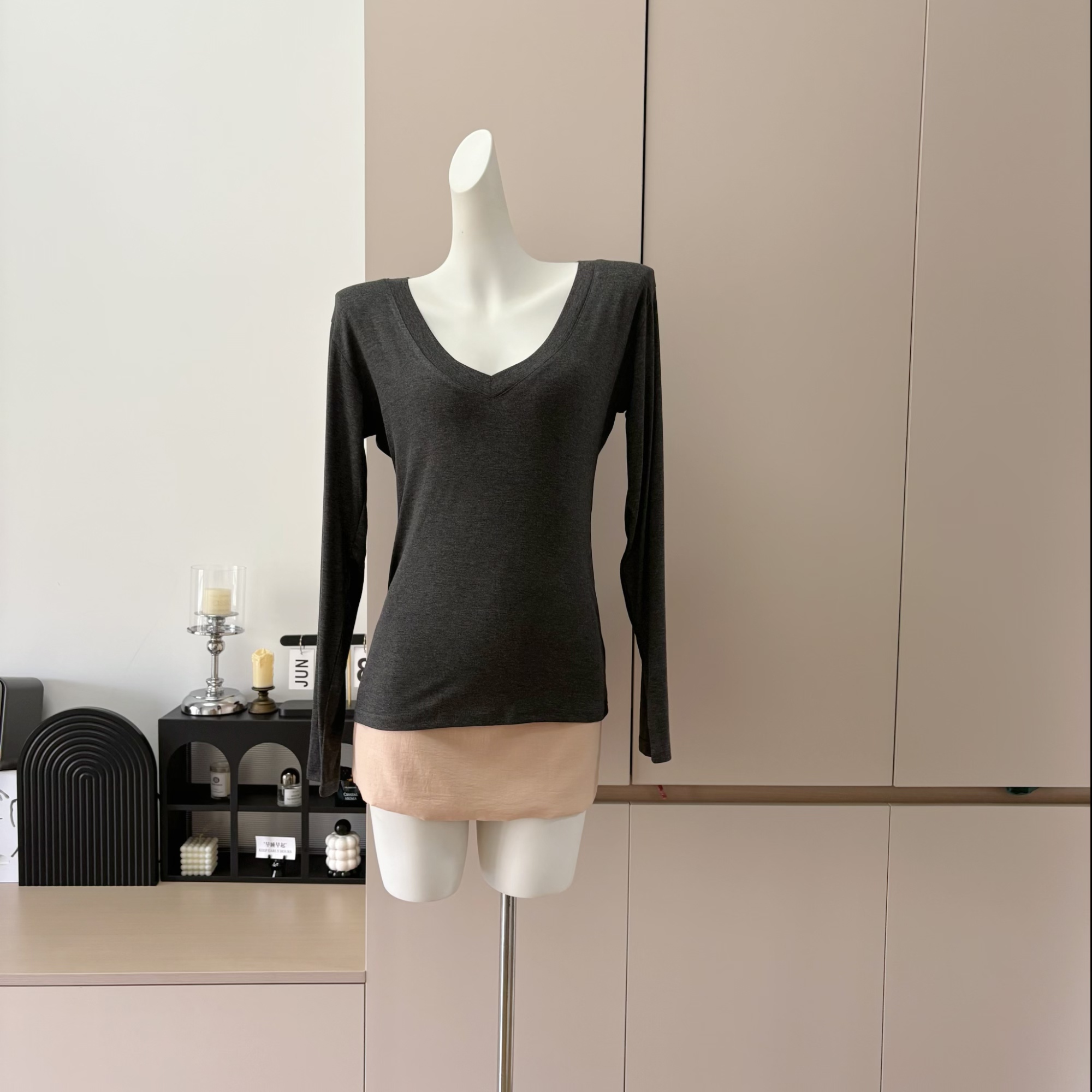 Women's Long Sleeve V-Neck Slim Fit T-Shirt Fall 2025 New Base Layer Top - Image 4
