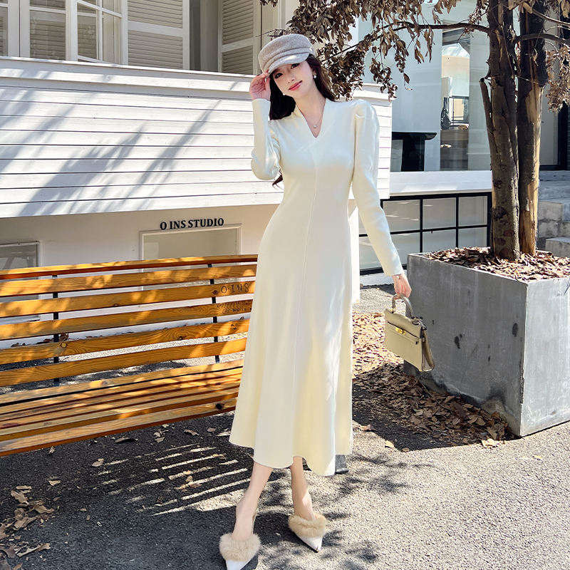 2025 Autumn Winter French Style V-Neck Knit Dress with Bubble Sleeves
