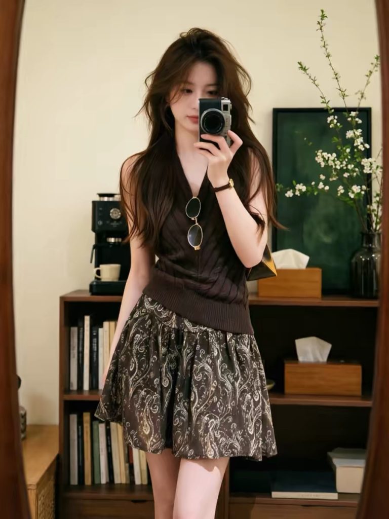 Brown V-Neck Cable Knit Sleeveless Cami Top for Women 2026 Summer