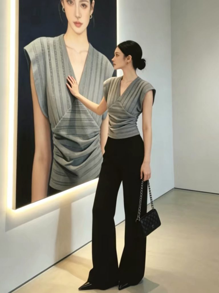 Gray V-Neck Ruched Waist Striped Short Sleeve T-Shirt Women 2026 Summer French Commuter Top