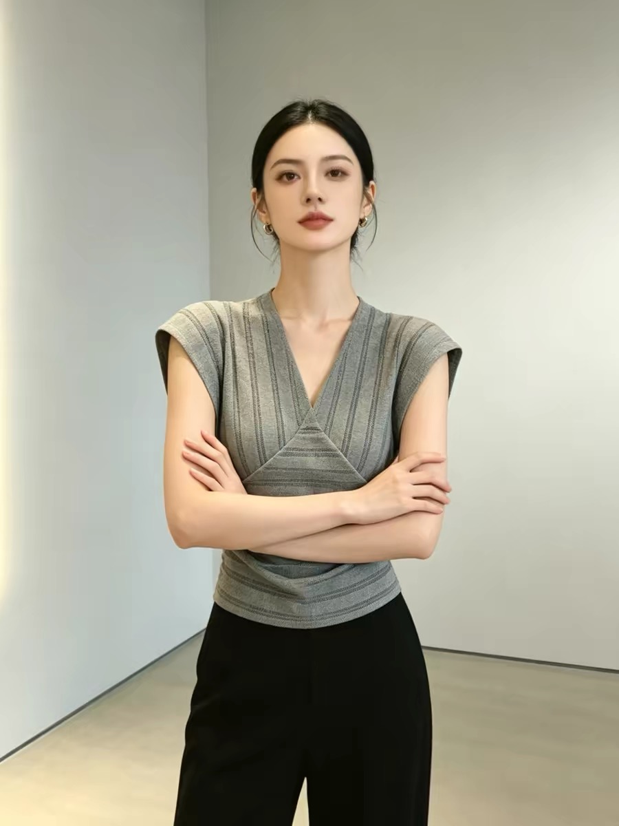 Gray V-Neck Ruched Waist Striped Short Sleeve T-Shirt Women 2026 Summer French Commuter Top - Image 3